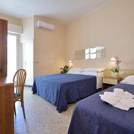 Hotel Oltremar B&B Cattolica Exterior foto