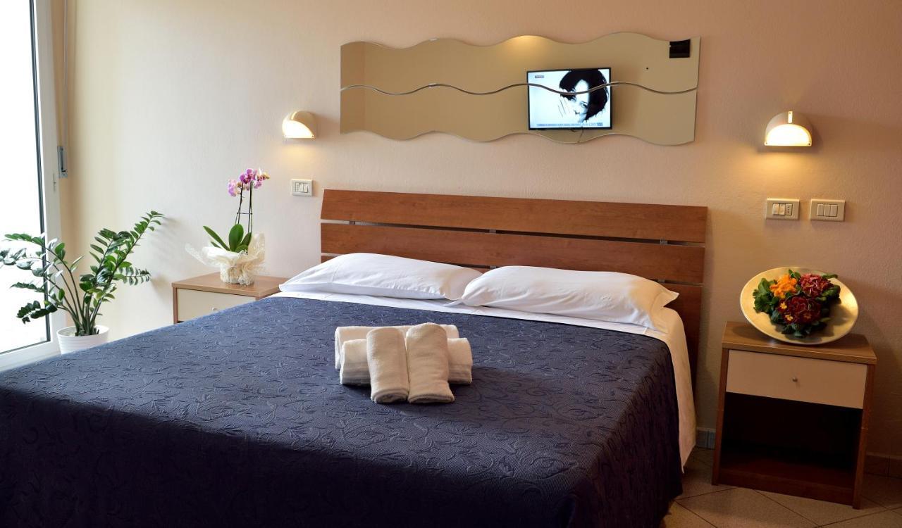 Hotel Oltremar B&B Cattolica Exterior foto